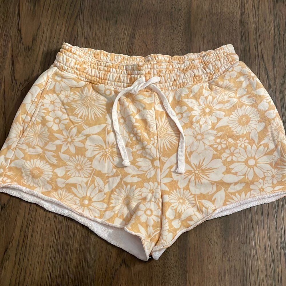 American Eagle Sweatshorts Golden Floral Pattern